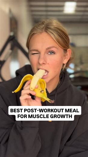 Kas Hammer | Fitness Coach on Instagram: "Best post-workout meal for muscle growth^ Just an FYI: it doesn’t HAVE to specifically be a banana and a protein shake. My point here is that you need easily digestible carbs and proteins post-workout. So while this might be my quick and easy choice, doesn’t have to be yours. Your nutrition CAN be flexible within the science. Find what you enjoy within the realm of what your body needs. THIS is how you’ll stay consistent and be successful! #iam1stphorm #