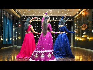Beautiful Sangeet Performance Pallo Latke x nachdene sare at Luxury Indian Wedding