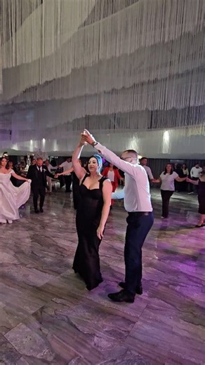 197K views · 4.9K reactions | Dansuri moldovenești  #nunta #nuntamoldovneasca #cahul #moldova #mogoli #mogolistudio #traditional #traditii #dans #muzica #all #foru #for #dumitritavisnevschi #chisinau | Lucia Mogoli | Facebook