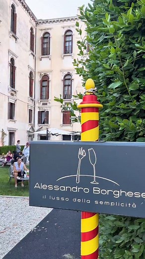 Senza Giovani non c’è futuro, non c’è crescita, non c’è continuità. La ristorazione vive di energia nuova, di idee fresche, soprattutto di ragazzi sinceri, appassionati e di valore. Perché quando c’è talento, dedizione e voglia di fare… beh, lì bisogna investire, senza se e senza ma. Servono i Fatti, non le chiacchere, quelle le lascio a chi fa polemica inutile. Perché il futuro per i nostri Giovani si costruisce con i Fatti concreti. Sempre! Grazie mille ragazzi! Without Young people there is n