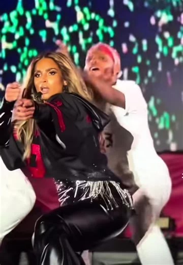 Ciara danse la serpentine . #serpentine #trendgaboma🇬🇦🇬🇦 #trend #cestbiencommeca #gabon🇬🇦