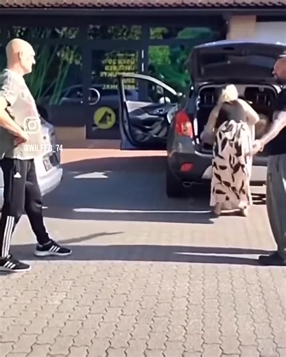 Easy peasy lemon squeezy 😅 💛 | Classic Cartoons