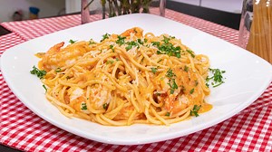 Spaghetti with Shrimp - Chef Pepín
