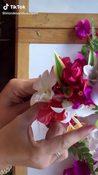 How to Make a Beautiful Hawaiian Flower Crown - Step-by-Step Guide