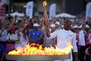 Larian hari pertama obor Olimpik di Perancis selesai, Drogba nyalakan kawah