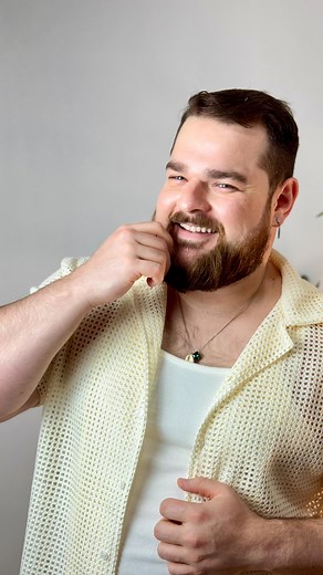 3.6K reactions · 31 shares | GRWM pra um dia de piscina!! ‍♂️ ⛱️ Usaria?! Me conta! Sunga: @black.grillo Bermuda: @azusmenswear Regata: @_omnica Camisa: @kamizahia Sandália: @rideroficial Colar: @lfmen Brinco: @codebrincosmasculinos ️ ARTHURCODE #arrumesecomigo #plusmasculino #lookpraia #sunga | Arthur Mayolo | Facebook