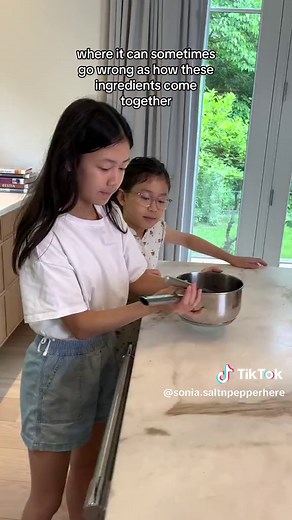 make bubble tea at home with brown sugar tapioca pearls🧋🤎 recipe linked in my bio ⇢ click bio site link ⇢ click ‘published at Food Network Canada’ ⇢ scroll down to find it OR type “boba” in the search bar on www.foodnetwork.ca @Food Network Canada 🫶 #bubbletea #tapiocapearls #boba #bobalife #bubbletealover #bobalove #bubbleteatime #glutenfree #brownsugar