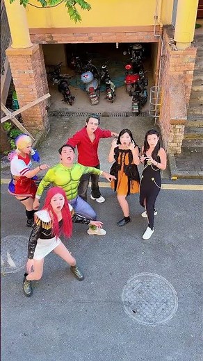 他们都在看什么？#cosplay #funny