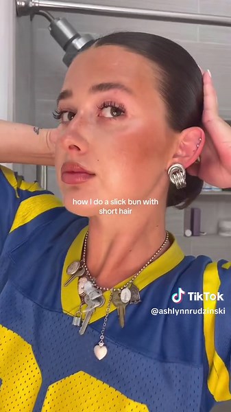 After 7 months of the bob - I’ve finally perfected the perfect slick bun 🤭 #slickbun #bob #frenchbob #shorthair #slickbackhairstyle