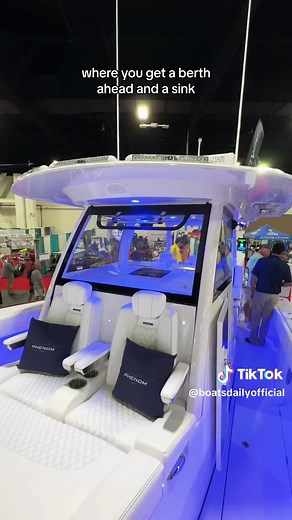 Discover the Stunning Phenom 37 Luxury Center Console Boat