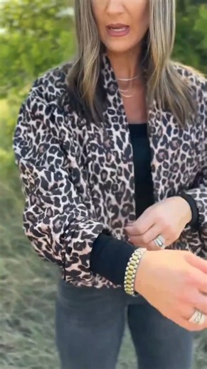 😍We’re all for a great Animal Pattern Quilted Jacket that makes you look and feel good! Come try some on today!!🎅🏻🎅🏻🎁🎁 ✅Available in sizes S-3XL ✅Suitable for all body shapes | MNboutique