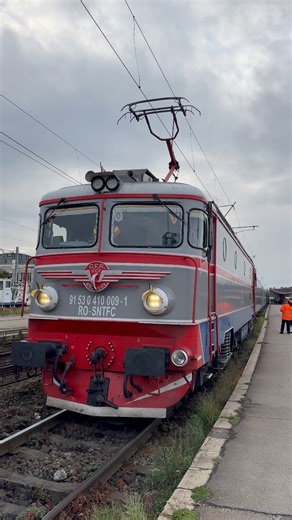 60K views · 1.7K reactions |  Locomotiva EA 009-1, la manevre în Gara Brașov! CFR Călători IR- 1614  #train #cfr #romania #railway | Visit Brasov Romania | Facebook