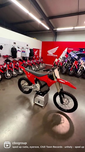 Découvrez la motocross électrique @starkfutureofficial ! ⚡️ Disponible à la précommande chez CBO, nous avons enfin pu découvrir cette magnifique VARG dans notre concession. 🤩 Tu en penses quoi ? #stark#starkfuture#starkvarg#varg#motocross#electricbike#electricmotorcycle#electricmotor#electricmotorbike#cbo#cbogroup