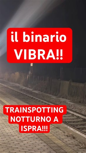 Treno notturno in stazione a ISPRA #train #ferrovia #trainspotting