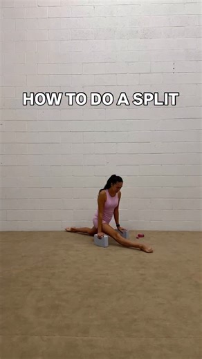 How to Do a Split Fast!😍 Master your split with these key tips: • Warm Up Properly - Focus on hip flexors & hamstrings • Gradual Progress - Lower down slowly, don’t force it • Engage Core - Keep your back straight for better alignment • Breathe & Relax - Let your muscles release tension • Consistency is Key - Stretch daily for the best results! 🔥 You got this #FlexibilityGoals#SplitsChallenge#SplitsTraining#FlexibilityGoals#StretchingTips#StretchChallenge#FlexibilityTraining#FromBeginnerToPro#