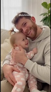 Baby sharing her little world through talking while daddy listens with so much care👶🏻🥹❤️