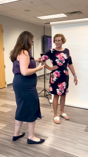 29 reactions · 5 comments | A snippet @whitneywarne talking through confidence-boosting posing tips shared during her “Posing with Confidence” facilitation. If you’ve been an Ivory House client, you might find a few of these handy little moves very familiar  #desmoinesphotographer #headshotphotographer #desmoinesiowa | Ivory House Photography | Facebook