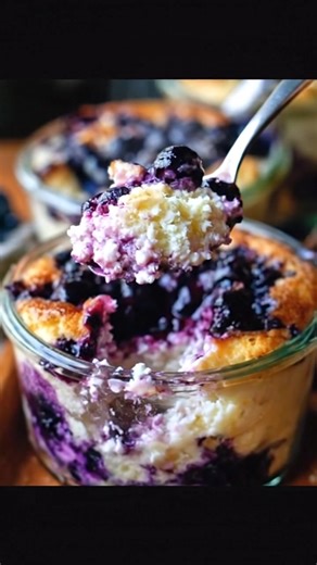 Baked Blueberry Cottage Cheese Breakfast Bowls Ingredients: 1 cup cottage cheese 2 eggs 2 tbsp maple syrup or honey 1 tsp vanilla extract 2 tbsp oat flour (or almond flour for low carb) 1/2 tsp baking powder Pinch of salt 3/4 cup fresh or frozen blueberries 𝑬𝒏𝒋𝒐𝒚 | Weight Watchers Recipes