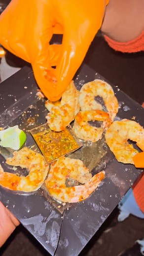 We’re drooling over here! 😍 Our pitmasters are bursting with passion and are constantly dreaming up new flavor combinations. This latest creation? It’s pure culinary love and the possibilities of what The Social Pit can do are truly limitless! Get ready to taste the next big thing, available only at The Social Pit. | thesocialpit