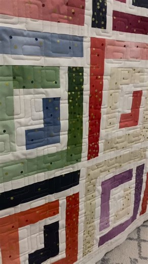 Pamela Garlock on Instagram: "Happy Monday! Here’s another incredible quilt pieced by Debbie H. I love the modern flare. 💞 Details Pattern: Casanova from Strip Your Stash by @gedesignsgudrun Fabrics: Ombré Confetti Metallic by @modafabrics Pantograph: Bauhaus from @urban.elementz Batting: unknown Thread: Magnifico “Clover Honey” by @superiorthreads #modafabrics #lifesastitchlongarming #quilting"