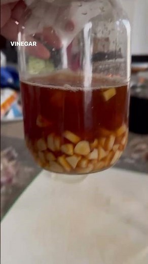 How To Make A Garlic + Apple Cider Vinegar Tincture