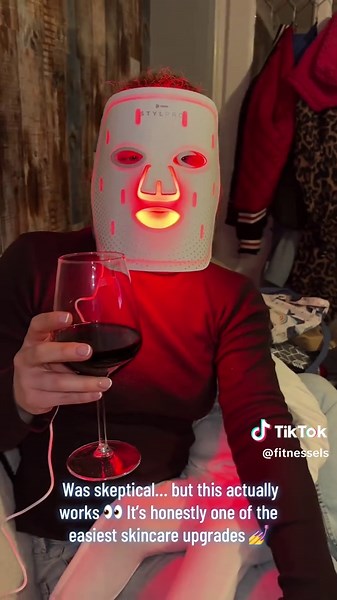 This LED mask has red, blue AND infrared light… So it targets acne, wrinkles AND dull skin at the same time. It uses blue light for breakouts and red light for anti-ageing. Clear skin anti-ageing in ONE device 😍 I was skeptical… but this actually works. It’s honestly one of the easiest skincare upgrades. Simple but actually works 👀 #glassskinroutine #redlightmask #tiktokmademebuyituk #springsale #skinjourney