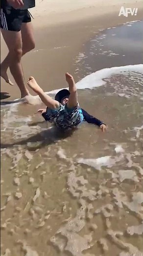 Beach Babe 🌊 😂 #Funny #Beach #Fail #shorts