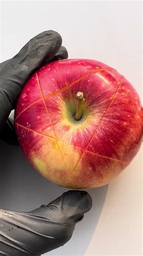 Fruit cutting tips apple 🍎 #fruit #cuttingart #fruitcutting #cuttingskills #satisfying