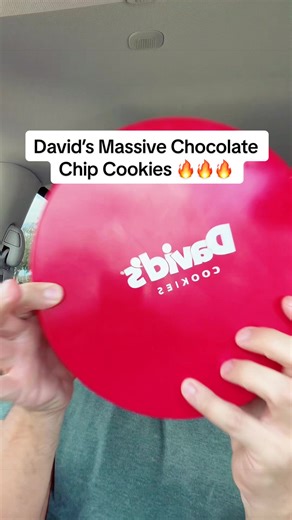 David’s chocolate chip cookies are massive, freshly baked, and delivered soft with big melty chocolate chunks in every bite. These chocolate chip cookies taste like they came straight from a bakery, thick, gooey, and seriously delicious. If you’re craving a warm, classic treat, these chocolate chip cookies absolutely hit the spot. #davidscookies #chocolatechipcookies #chocolatechipcookie #snack #tiktokmademebuyit