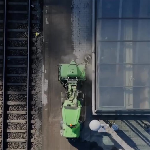 In property maintenance, you know the work doesn't end when the season shifts. Avant knows it, too. Trust Avant to be your best partner no matter the weather or the challenge ALL year-round. Visit us today at Alta Equipment Company! . . . #demo #versatilemachinery #propertymaintenance @avanttecnousa | Alta Equipment Company