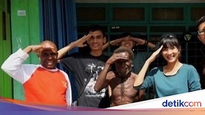 Memakai Koteka, Bangga Jadi Bagian Indonesia