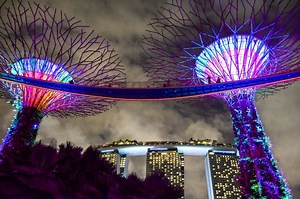 Walking Tours: ‘Gardens By The Bay And Light Show’ In Singapore (HD Video)