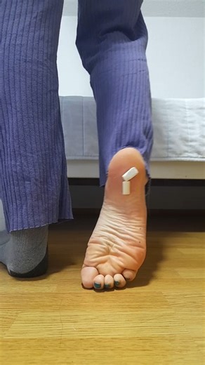 Chewing Gums under my Foot 😬 #asmr #feet