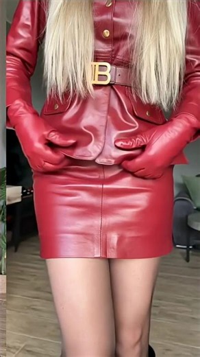Super Vanessa Fox alias Foxy. Red leather skirt, boots and leather-jacket#leather #shorts