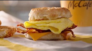 McDonald's $1 $2 $3 Dollar Menu TV Spot, 'Muchas opciones deliciosas: desayuno'