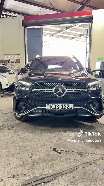 Before we hand you the keys, we hand your car the care it deserves: The 2024 GLE450 D Quick Maintenance checks,inspection and service before delivery