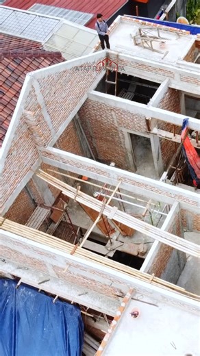 Masih pakai rangka kayu? Baja ringan Black Titanium lebih tahan korosi, struktur presisi, dan stabil menopang atap. Pilihan aman untuk rumah baru dengan kualitas jangka panjang. #BlackTitanium #BajaRingan #StrukturAtap #BangunRumah #AtapRumah | ATAP RUPA RUPA