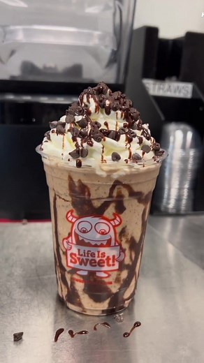 Look at this…. Chocolate java chip frappe 😍 trust me it tastes as good as it looks!!! We are located near USF on Bruce. B Downs in Tampa, FL Sweet Fiends is open until 1:30 AM 🥳🥳 Click the link in our bio to order through DoorDash, Uber Eats, or the Sweet Fiends website for pickup! • • • #tampa #tampafoodie #tampaspots #whitechocolate #tampahiddengems #usf #templeterrace #gobulls #icecream #cookies #icecreamshop #cookieshop #smallbusiness #cookiesofinstagram #tampabay #tampalocal #tampadesser