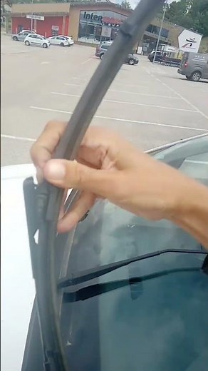 tuto enlever balai d'essuie-glace Dacia Sandero numéro 3