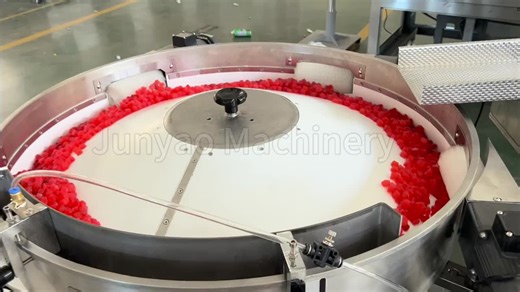 Jelly candy packaging machine, gummy bear packing machine, soft candy packaging machine #candypackingmachine #candypacking #flowpackingmachine #candypackaging