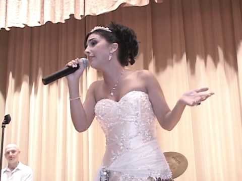 Future American Idol Bride Sings to Groom at their Wedding