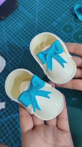 How to make fondant shoes using a template #whippitparin #WhippitLangMalakas #bakersfieldphilippines #EMFbyChefEmily | Vina&Vira - The TwinBakers