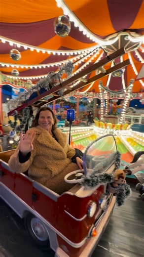 Claudia Obert on Instagram: "Dom ist immer geil 💋🥂 #claudiaobert #claudiaschampagneclub #realityqueen #lifeisaparty #claudiaobertmemes"