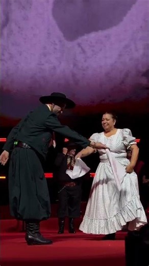 Momento folklórico y emotivo en el show del Movistar Arena
