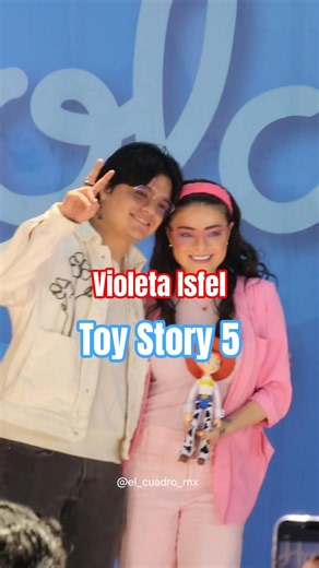 #VioletaIsfel #RedCarpet #ToyStory5