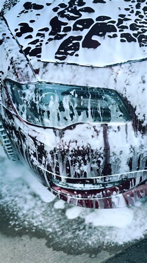 Did you know the original Chrysler 300 from 1955 was nicknamed the ‘Banker’s Hot Rod’? It had a 300-horsepower HEMI V8 and was the most powerful full-size American car at the time — classy and fast enough to scare Corvettes. 🐎💼 💬 Drop a 🔥 if you’d drive a luxury rocket like that today! #fy #chrysler300 #carsoftiktok #fyp