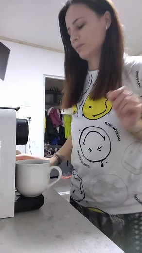 Chiar dacă este seara, beau liniștită o cafea bună, terapeutica, cu extract de ganoderma, care este perfecta atât dimineața cât și seara. Deoarece nu creează agitație sau insomnie. Pentru mine este perfecta oricând, în orice moment al zilei . O găsești în magazinul meu online, lasă-mi un mesaj pentru detalii  | Alexandra Mariana | Facebook