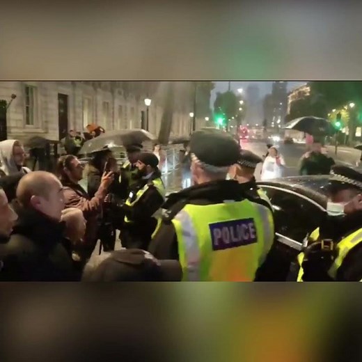 Protesters yell “Arrest Bill Gates” Block Car From Entering Downing Street #billgates #uk #london