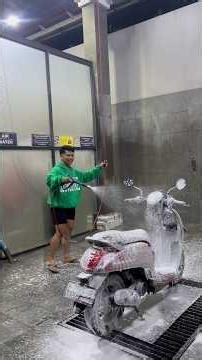 Tutorial on washing a motorbike at Self Car Wash Bali