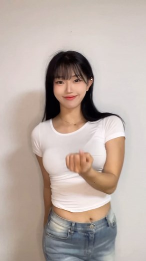 조다정 Dajeong Jo on Instagram: "팬분들과의 커뮤니티 공간인 팬딩을 오픈했어요 ♥️ 팬딩에서는 저의 미공개 쇼츠 댄스 영상 등을 편하게 볼 수 있는 곳입니다! 풀버전은 팬딩에서 볼 수 있어요 >_